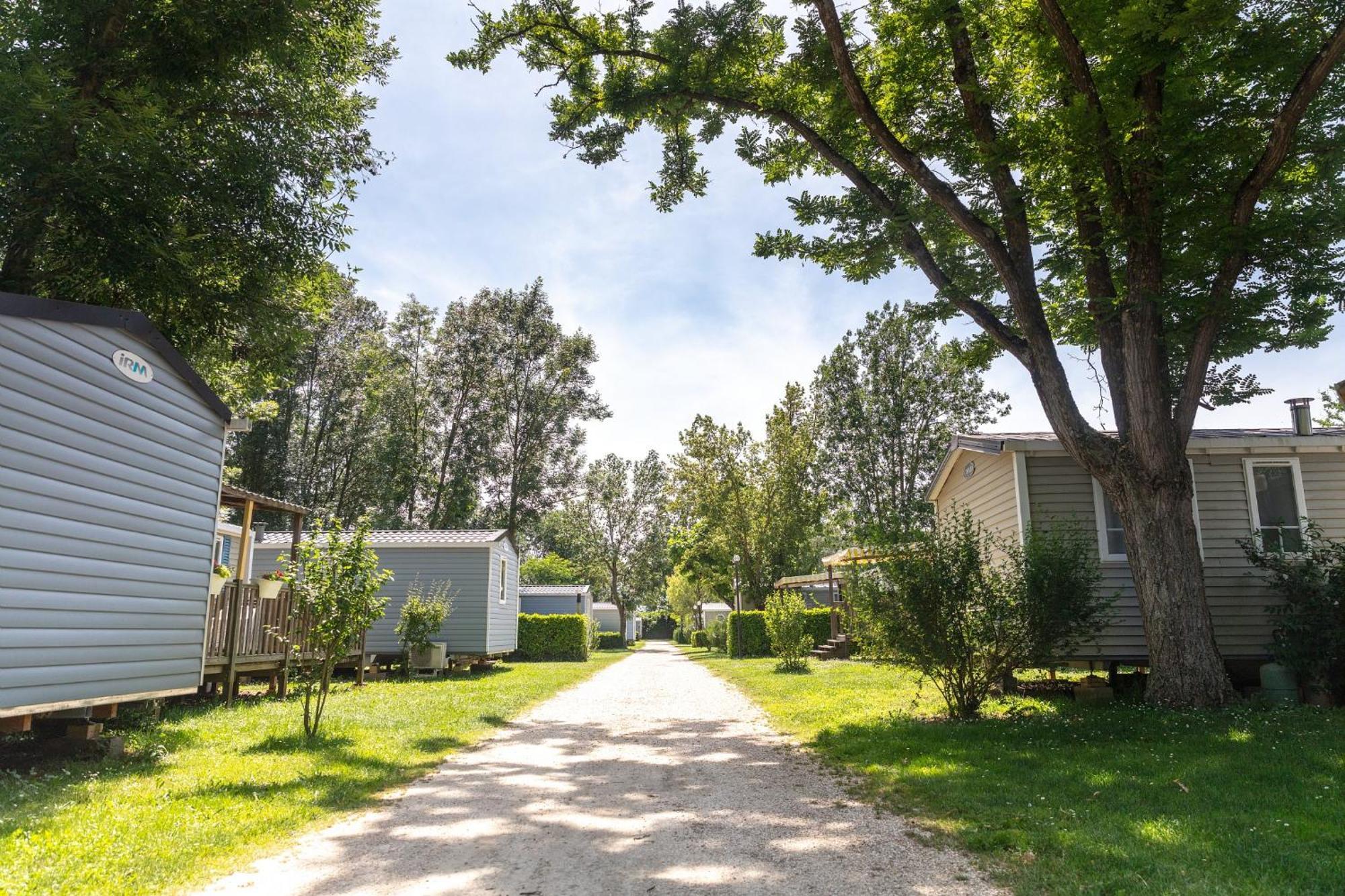 Camping Chateau De Galaure Chateauneuf-de-Galaure Экстерьер фото