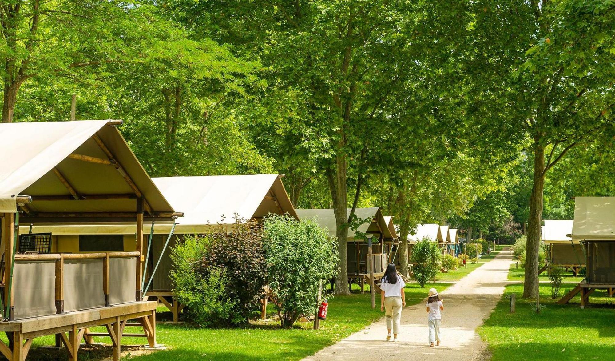 Camping Chateau De Galaure Chateauneuf-de-Galaure Экстерьер фото
